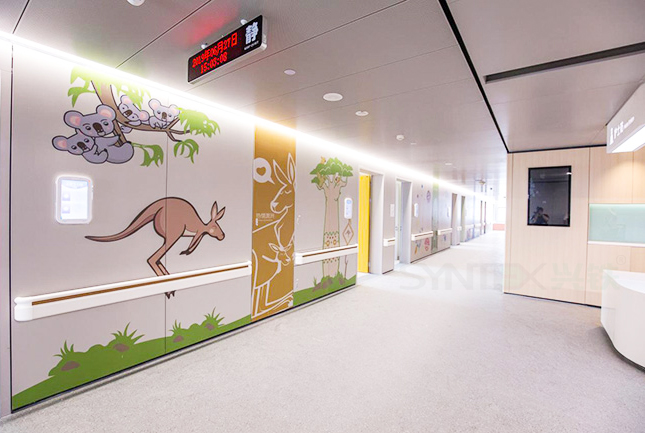 成都海角社区乱精品与资阳儿童医院合作案例 UV彩色打印医院专用海角短视频安装|医用海角短视频安装